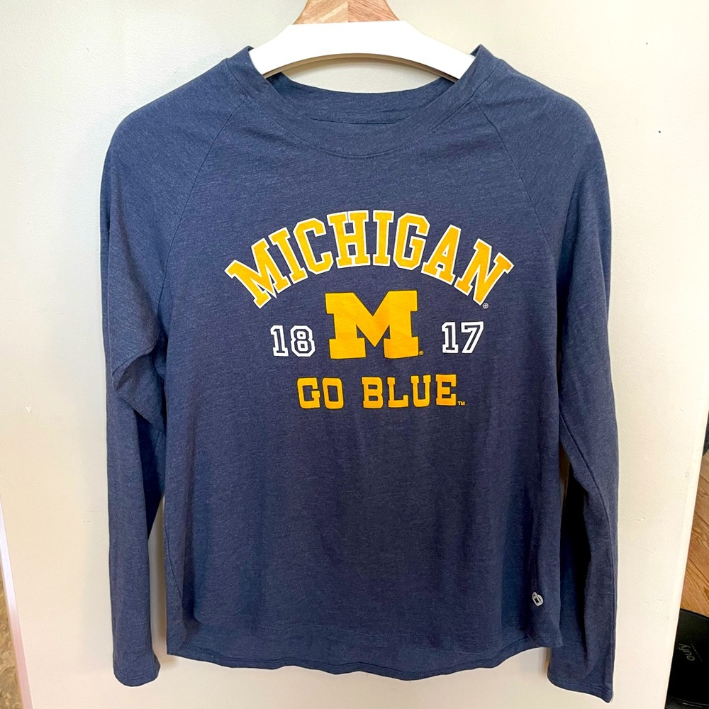 Michigan Wolverines shirt, size M